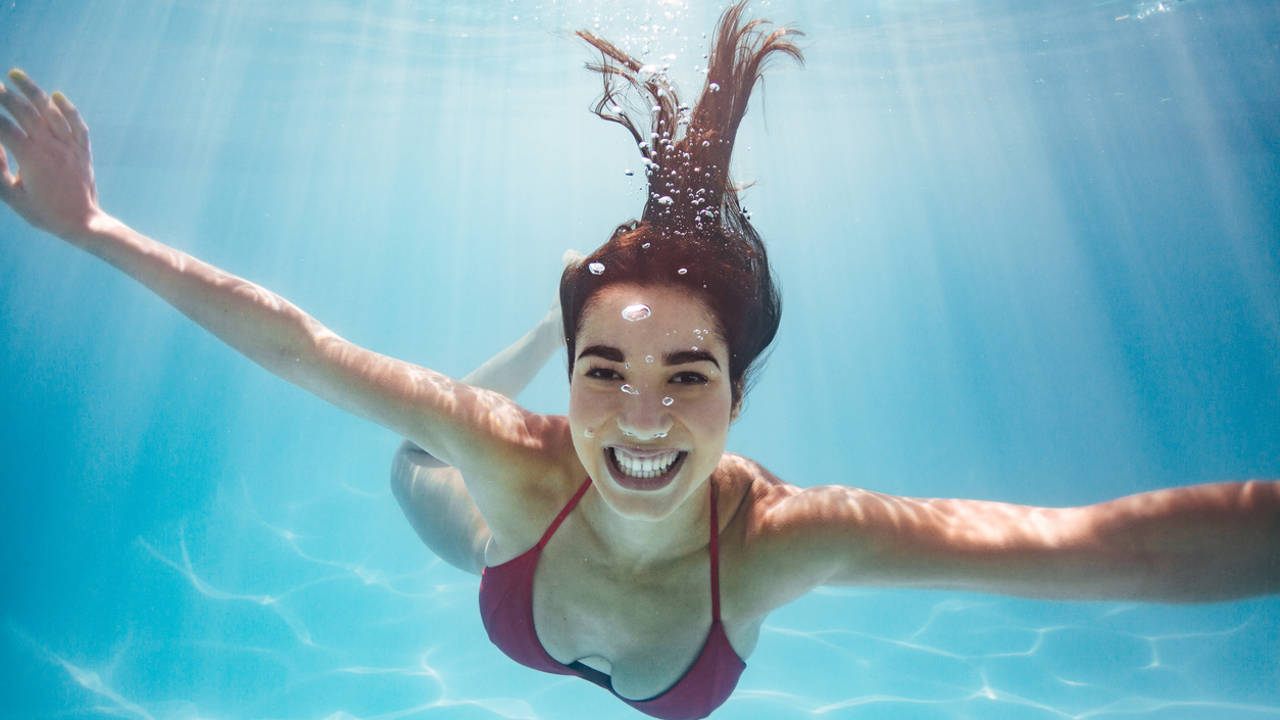 Mujer piscina