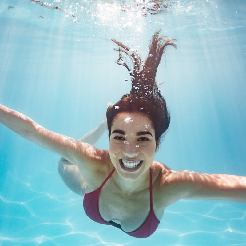 Mujer piscina