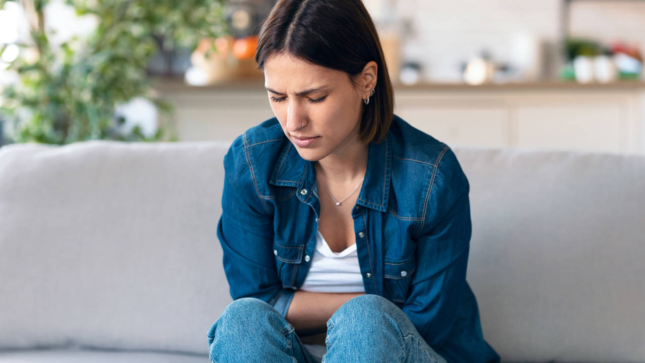 Dolor de estómago mujer