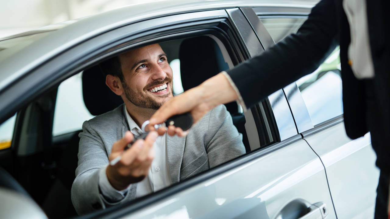 ¿Sabías que el olor a coche nuevo podría ser peligroso para tu salud?