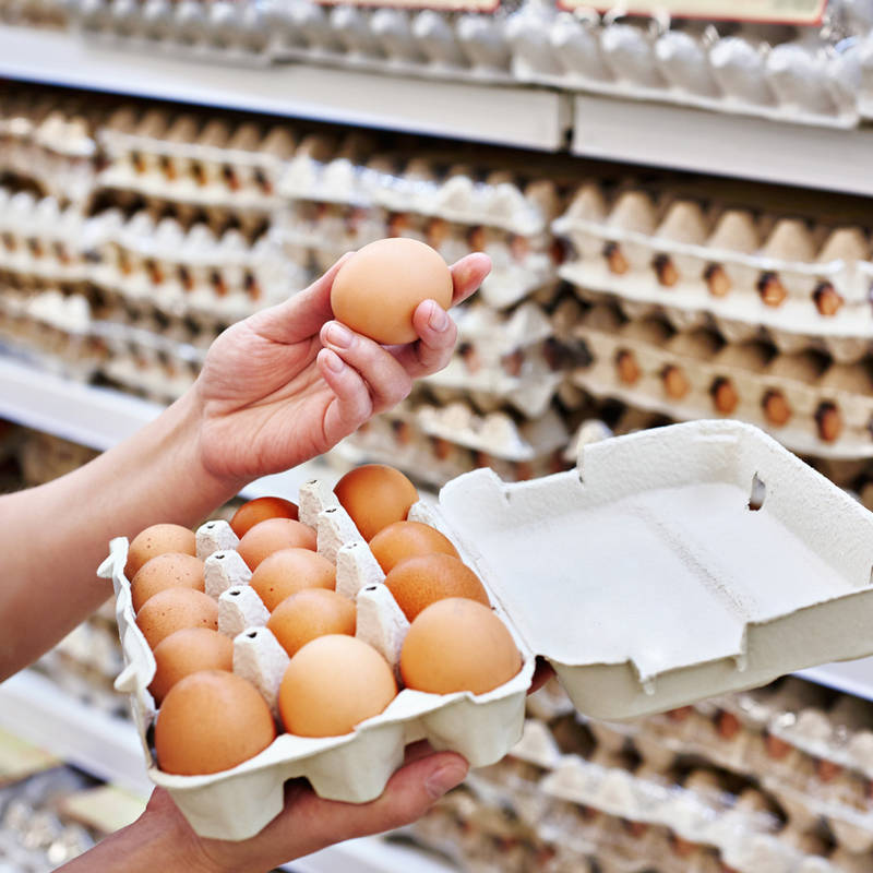 Dr. J. David Spence, cardiólogo: "Las personas con riesgo cardiovascular no deberían comer huevos, dos yemas llevan el doble de colesterol que una hamburguesa"