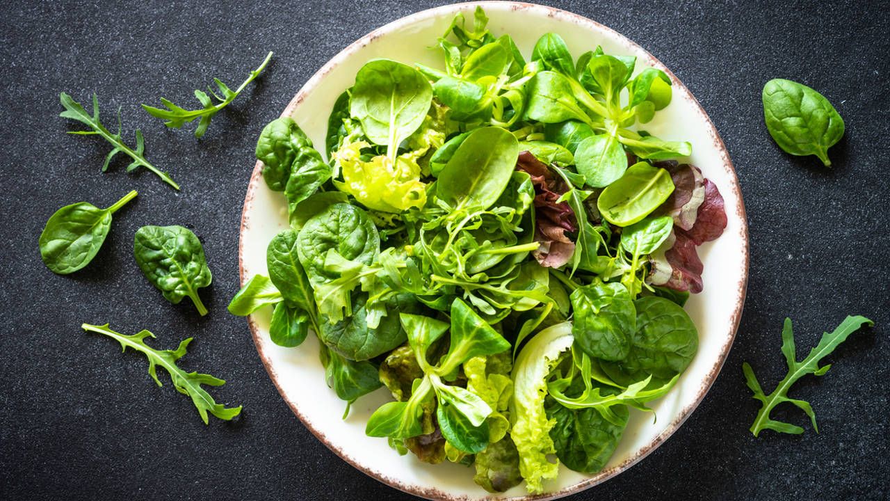 ¿Y si comer mucha verdura de hoja verde no fuera tan bueno?  Científicos descubren que reducir los folatos podría mejorar el metabolismo