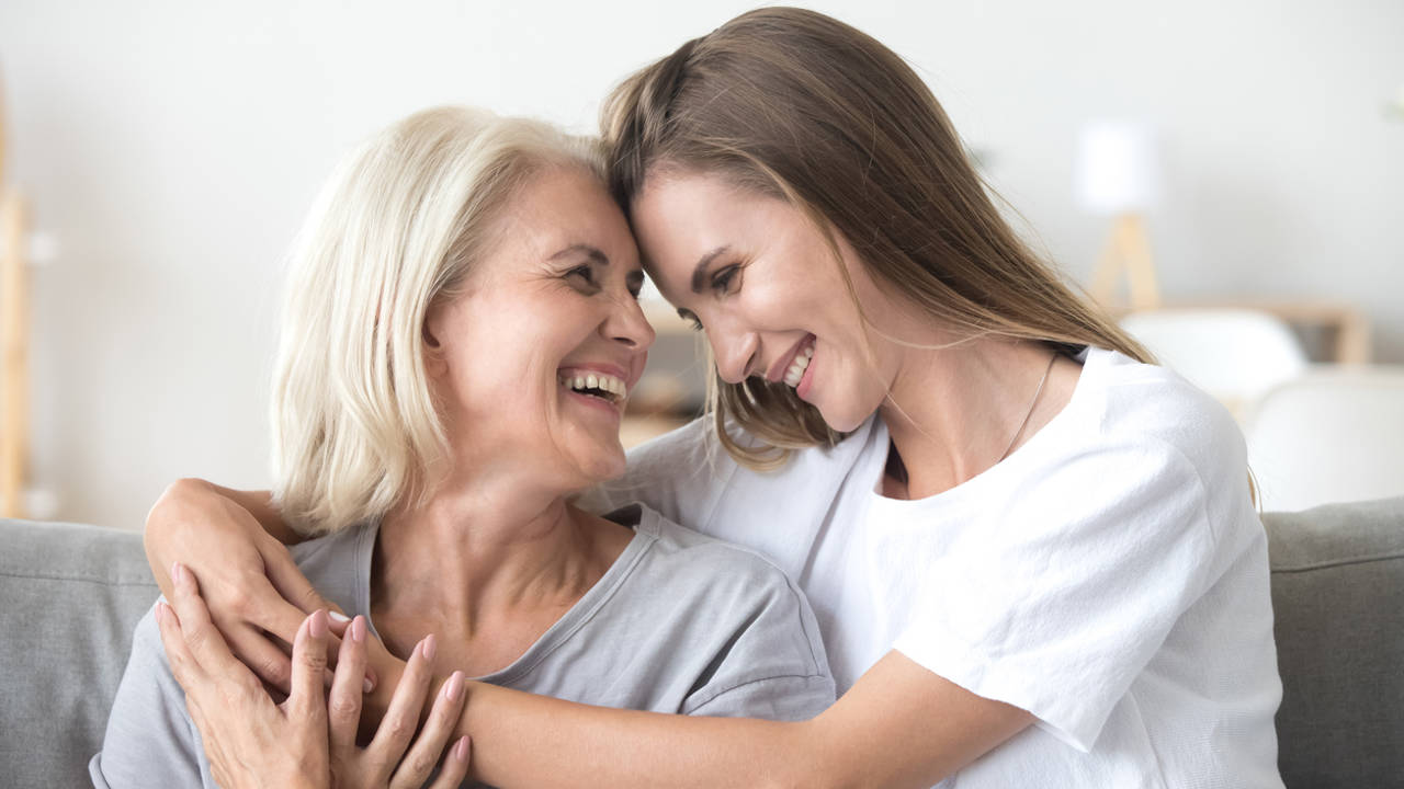 Dos mujeres en los 40 y 60 años