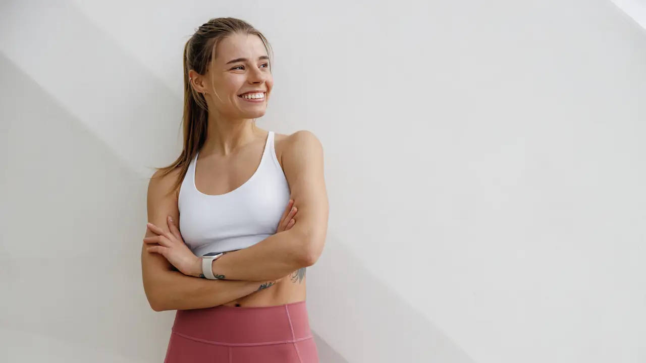 Mujer sonriente ejercicio