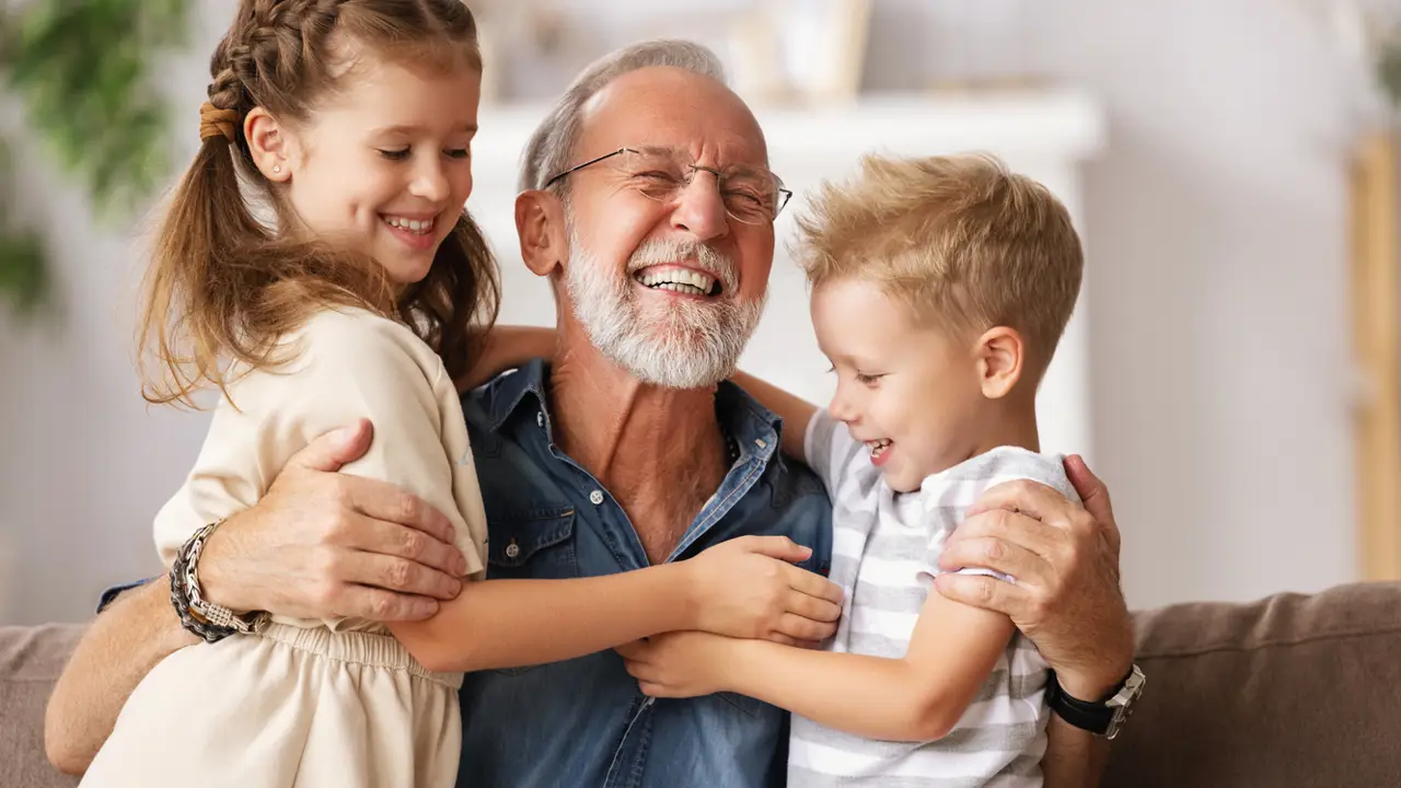 Abuelo con nietos