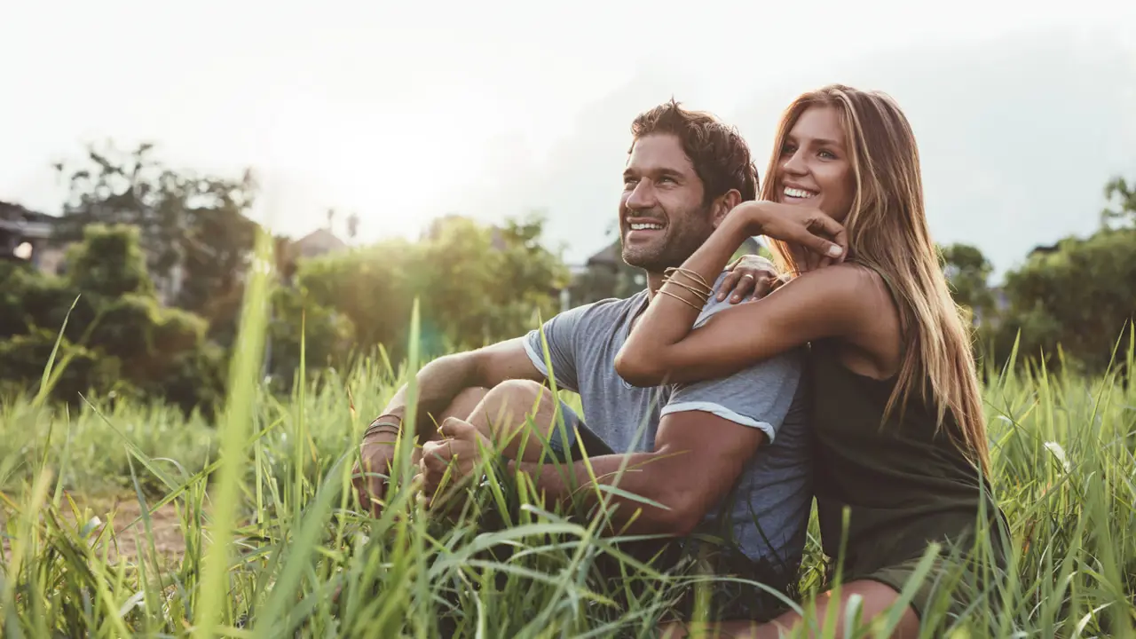 Pareja en el campo