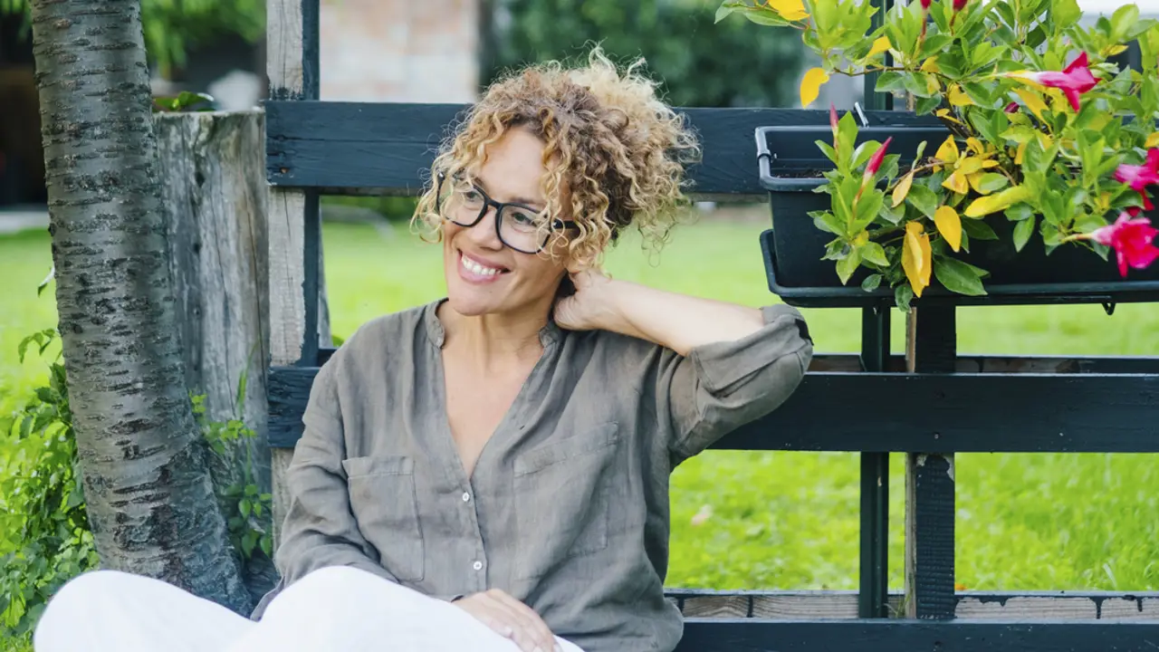 Mujer en el jardín