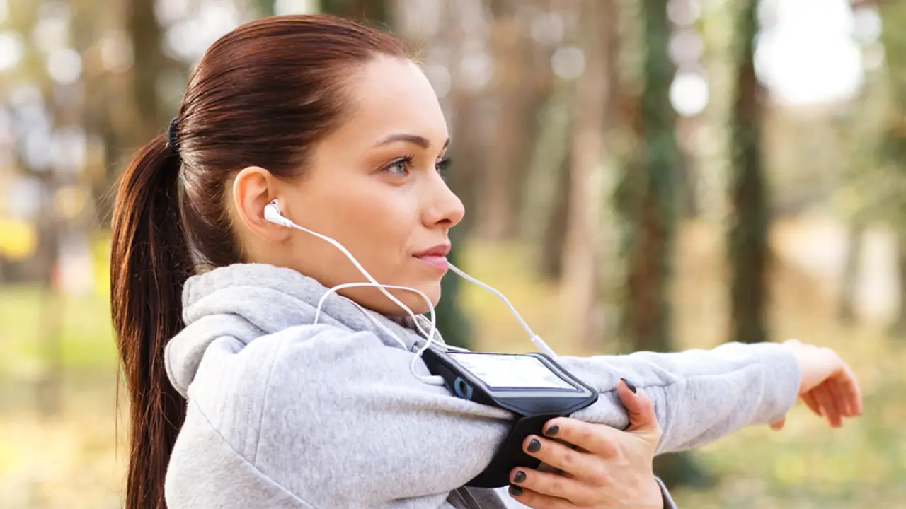 El ejercicio eficaz de solo 5 minutos que quema más calorías y protege el corazón según la ciencia