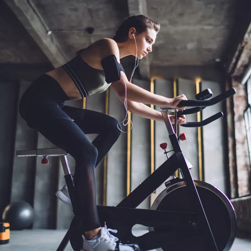 ¿Cuánto tiempo de bicicleta estática al día tienes que hacer para perder peso según Harvard?