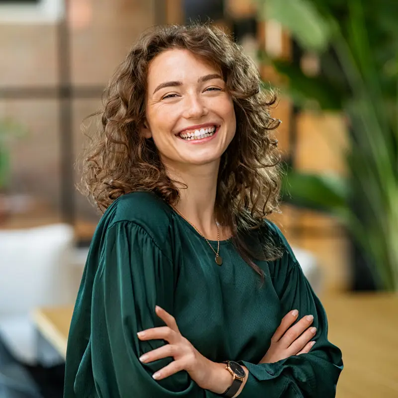 mujer sonriendo