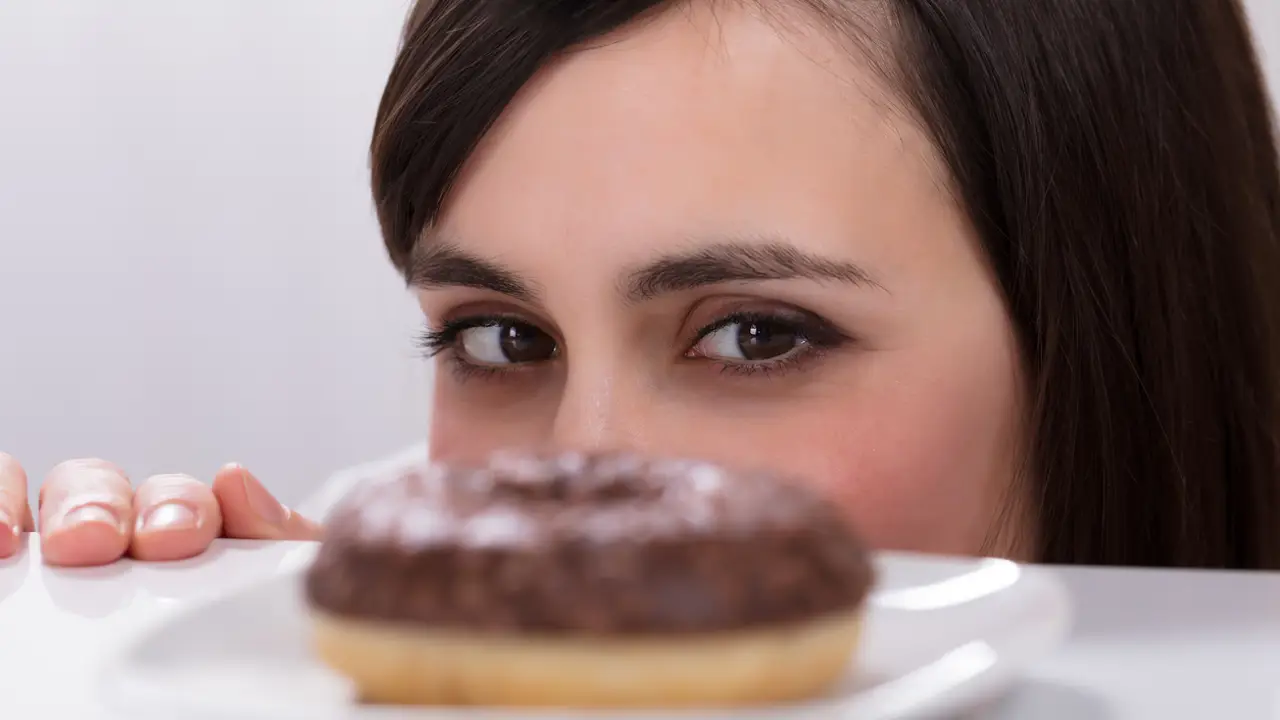 chica con donut