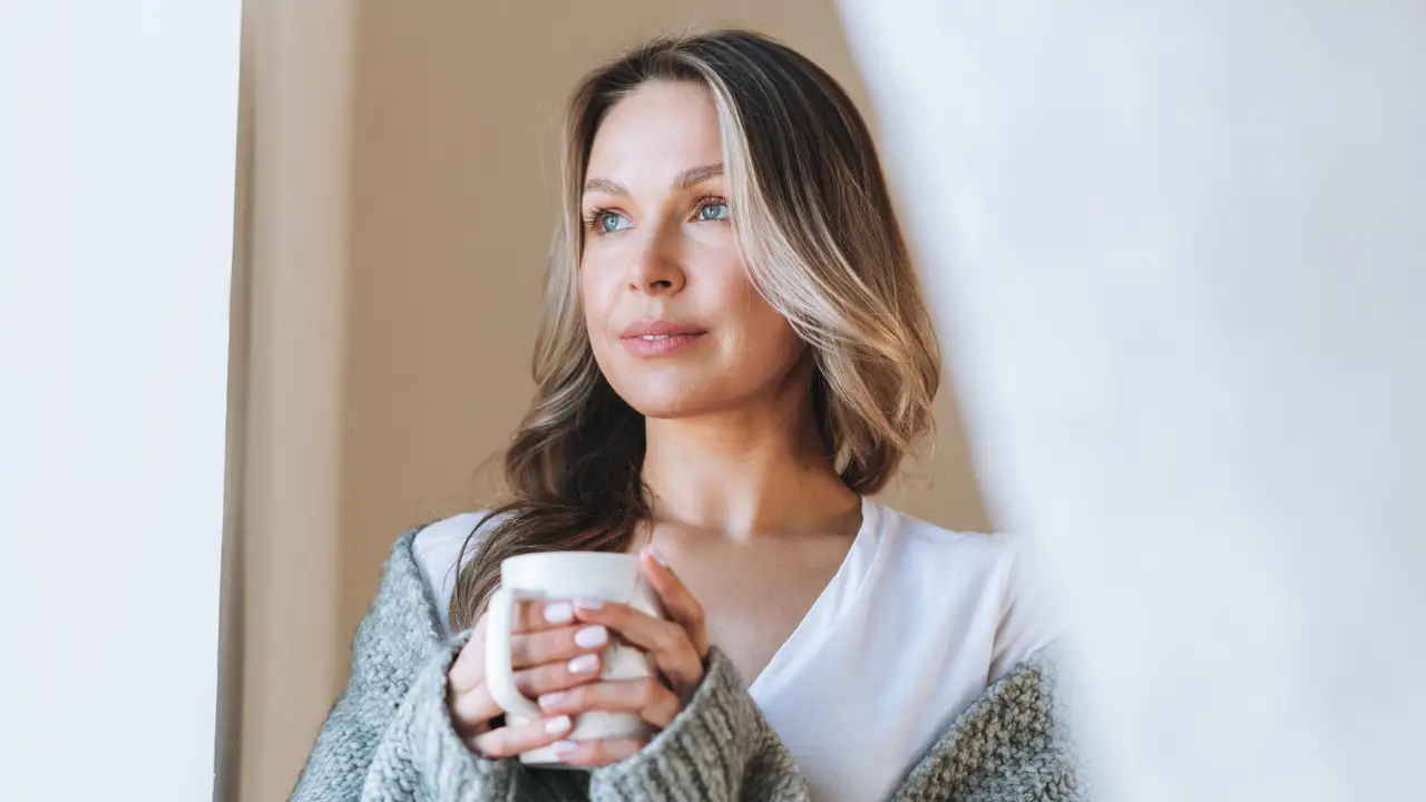 Ni al despertarse, ni después de comer: este es el momento del día más saludable para tomar café, según la ciencia