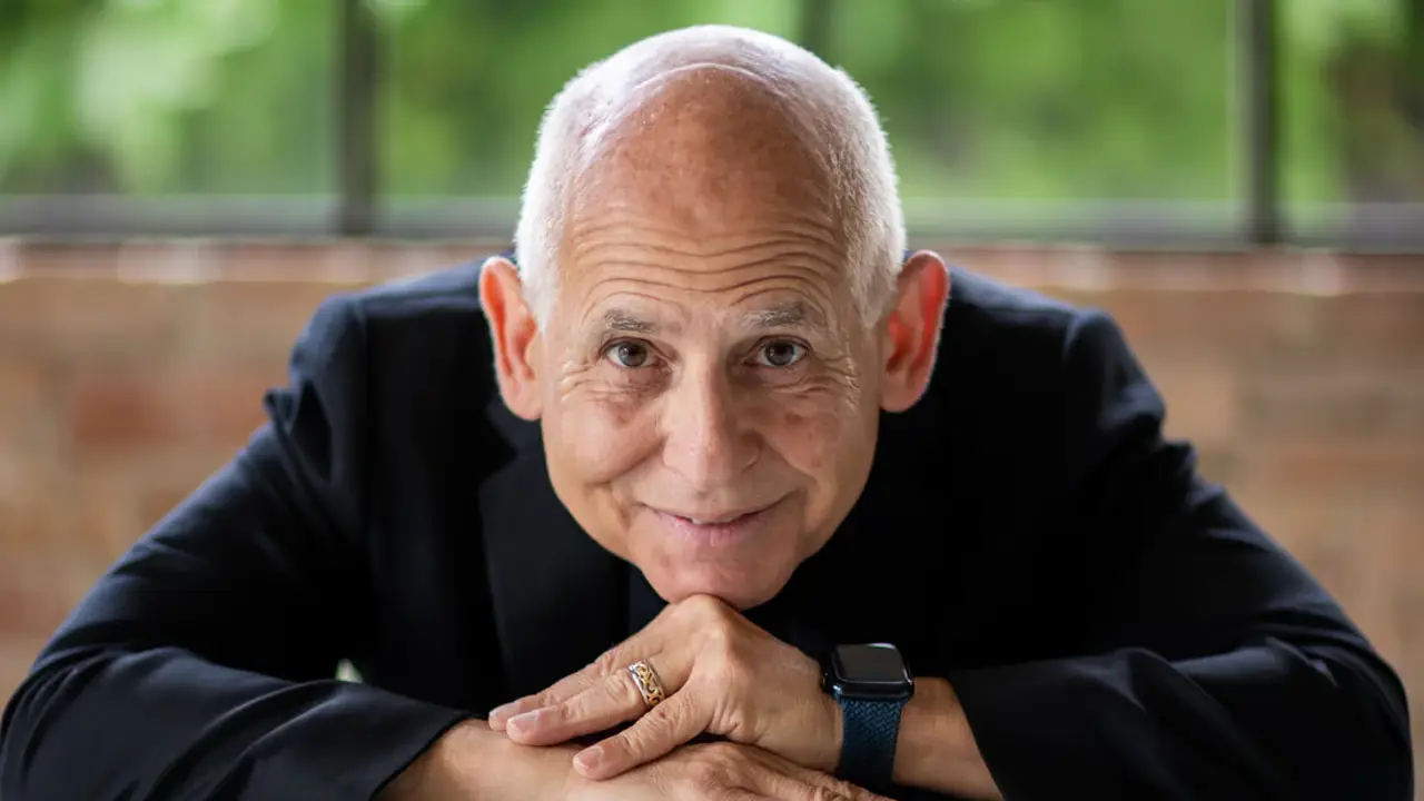 Dr. Daniel Amen