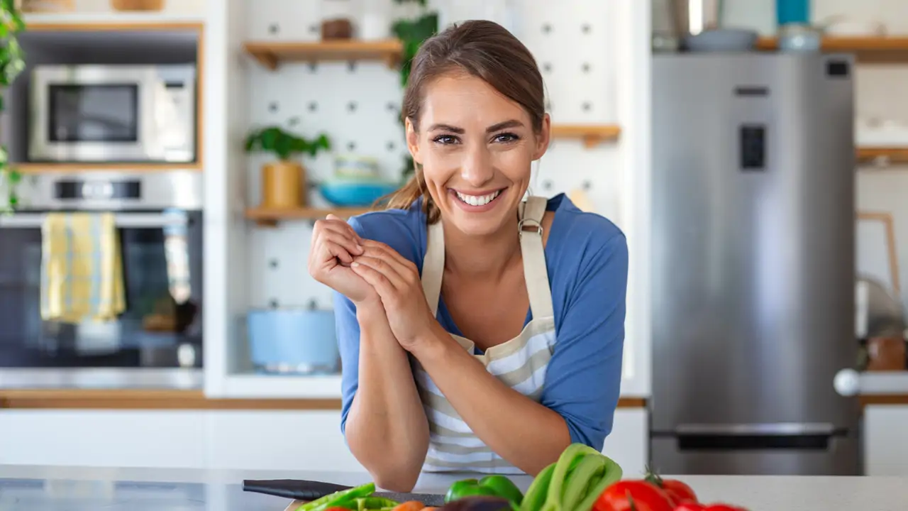 Mujer con verduras 