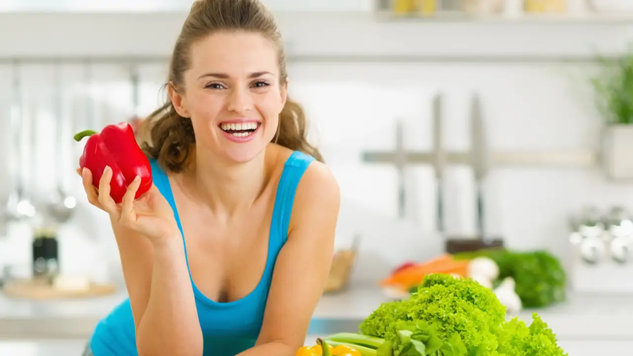 Mujer con verduras