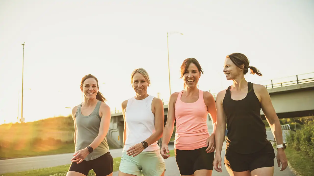 Mujeres caminando