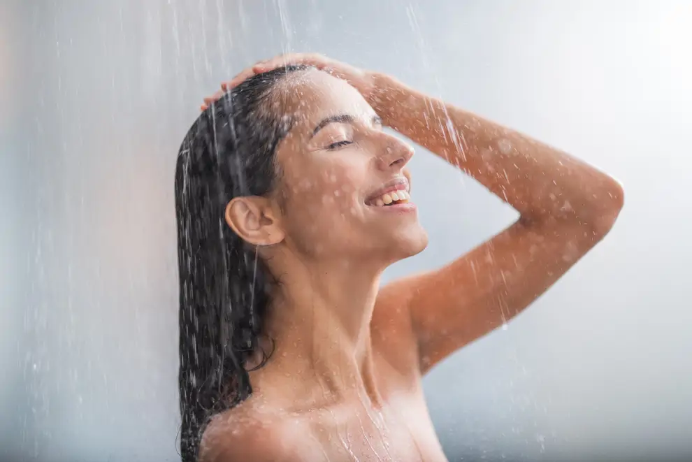 La ducha con agua caliente relaja