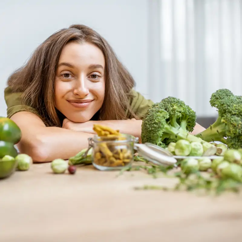 chica con brocoli