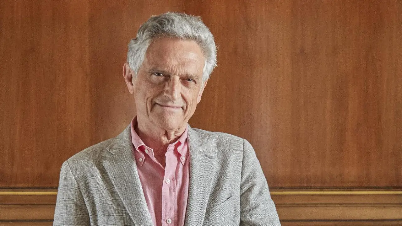 Luis Rojas Marcos (81 años), psiquiatra, sobre envejecer con plenitud: “La diversión tiene un peso fundamental en el bienestar, conviene dedicarse a diario a los placeres sencillos”