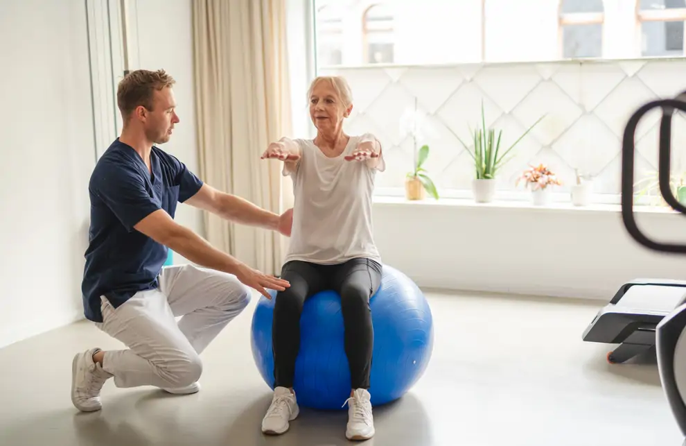 mujer madura entrena