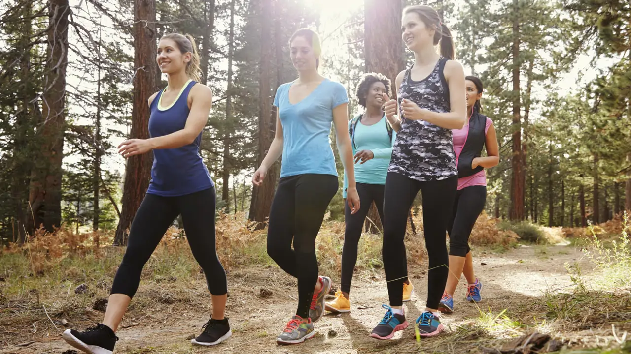 Chicas caminando