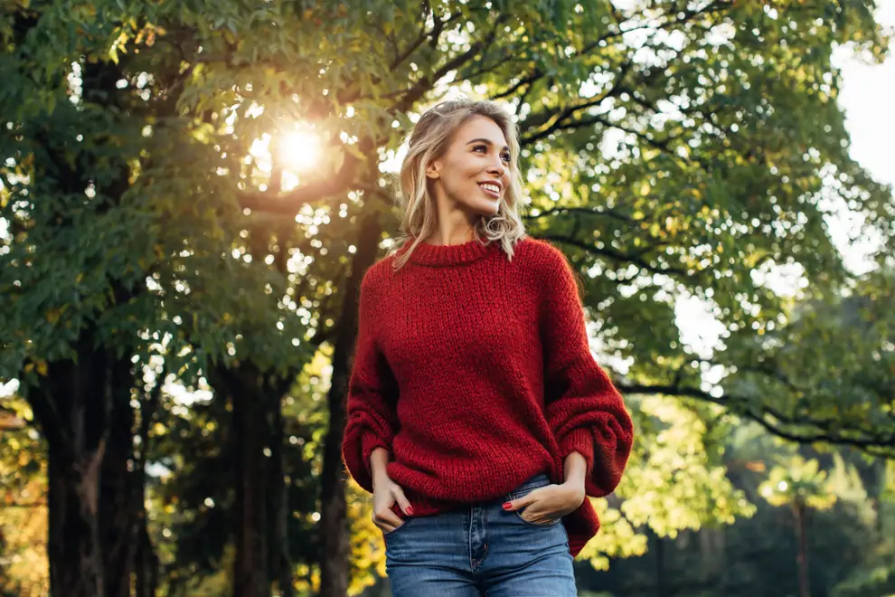 MUJER GUAPA EN NATURALEZA