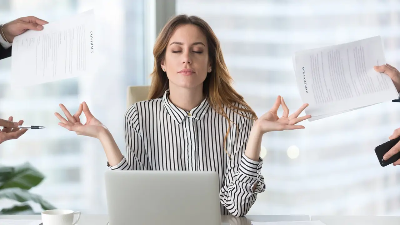 Mujer procrastinar