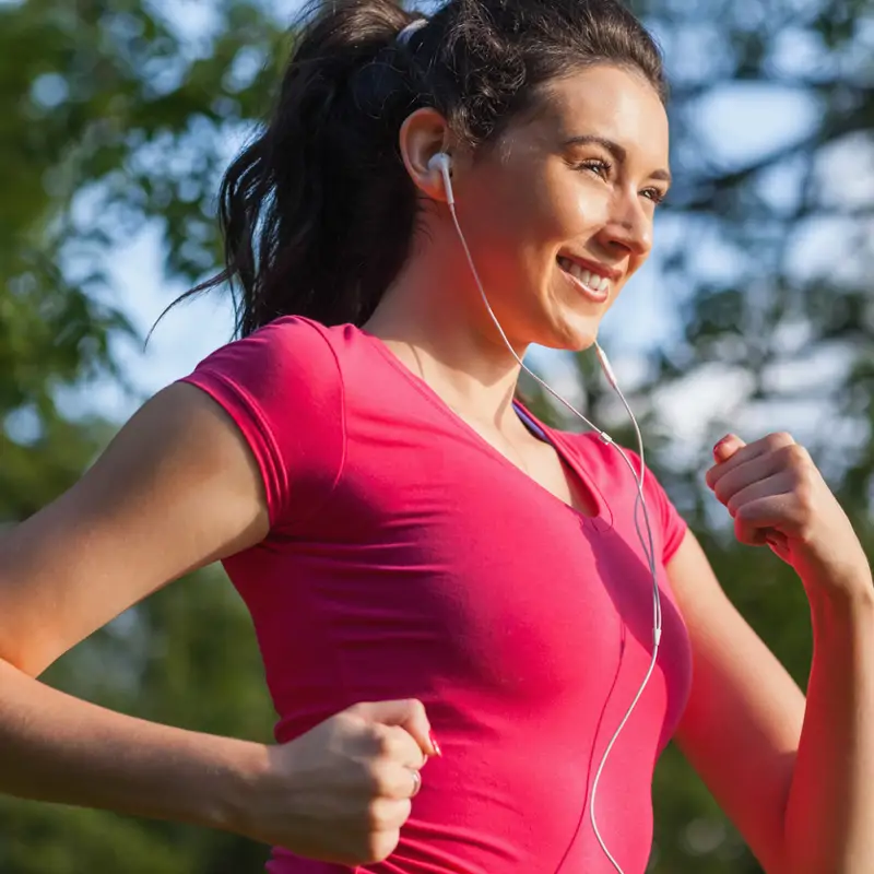 Cómo caminar para quemar grasa abdominal y perder peso: "Lo que importa es cuánto ejercicio haces, cuánta distancia caminas y cuántas calorías quemas"