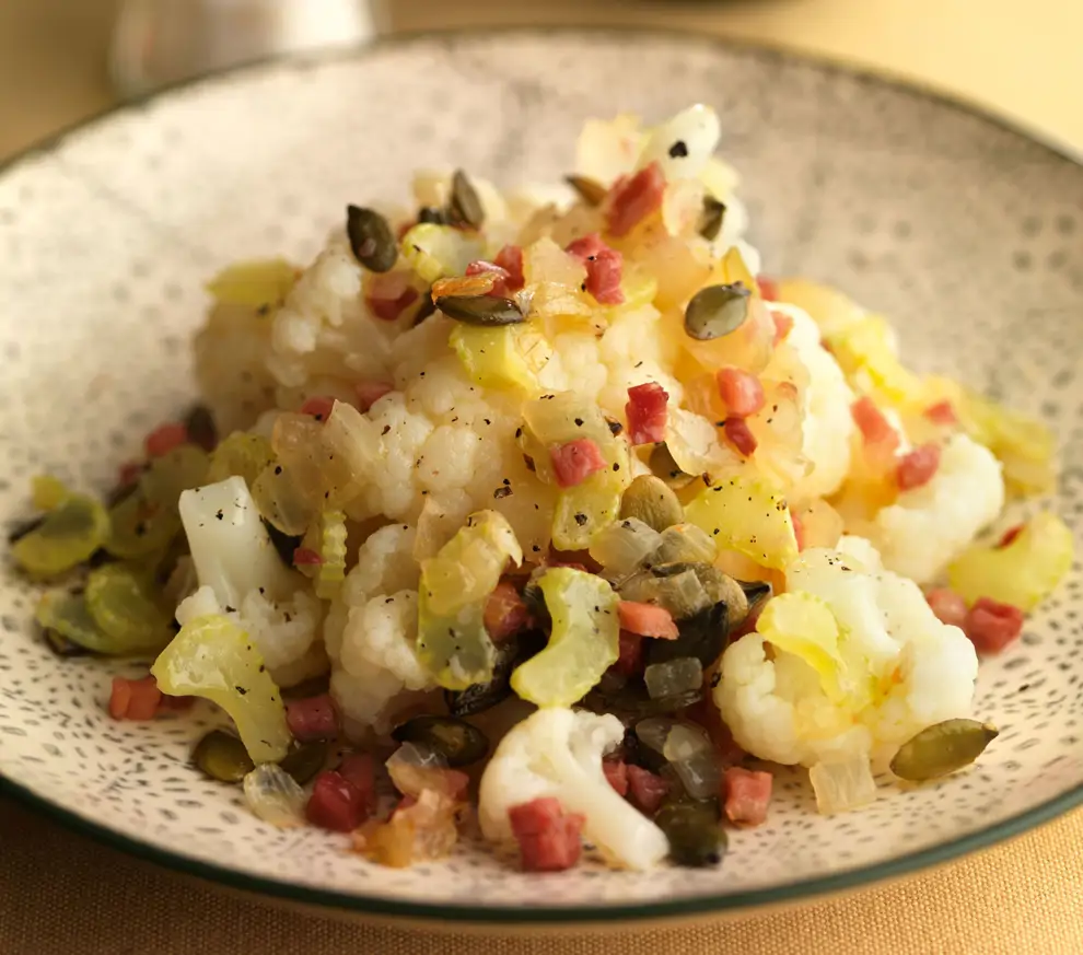 coliflor con jamón y pipas de calabaza CF 