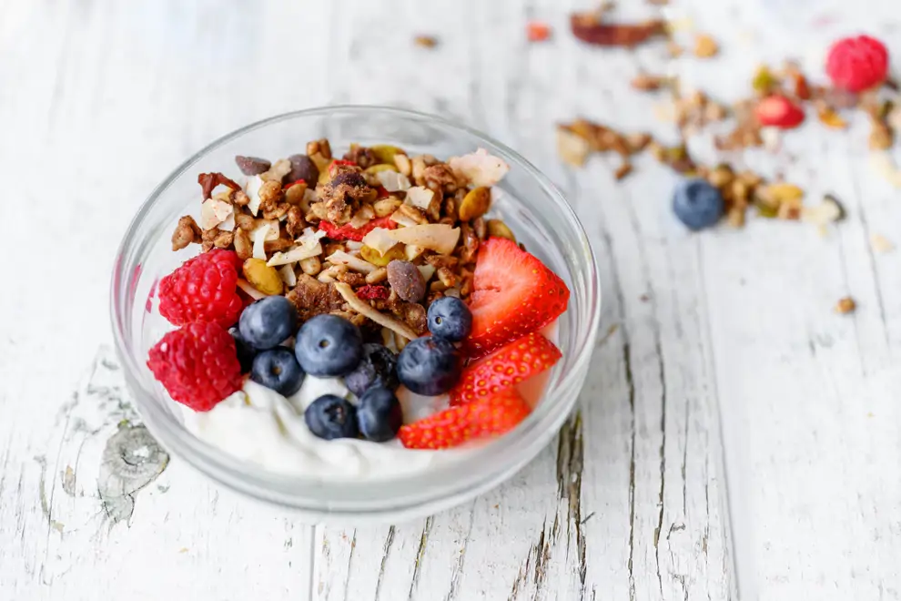 YOGUR CON FRUTA Y FRUTOS SECOS
