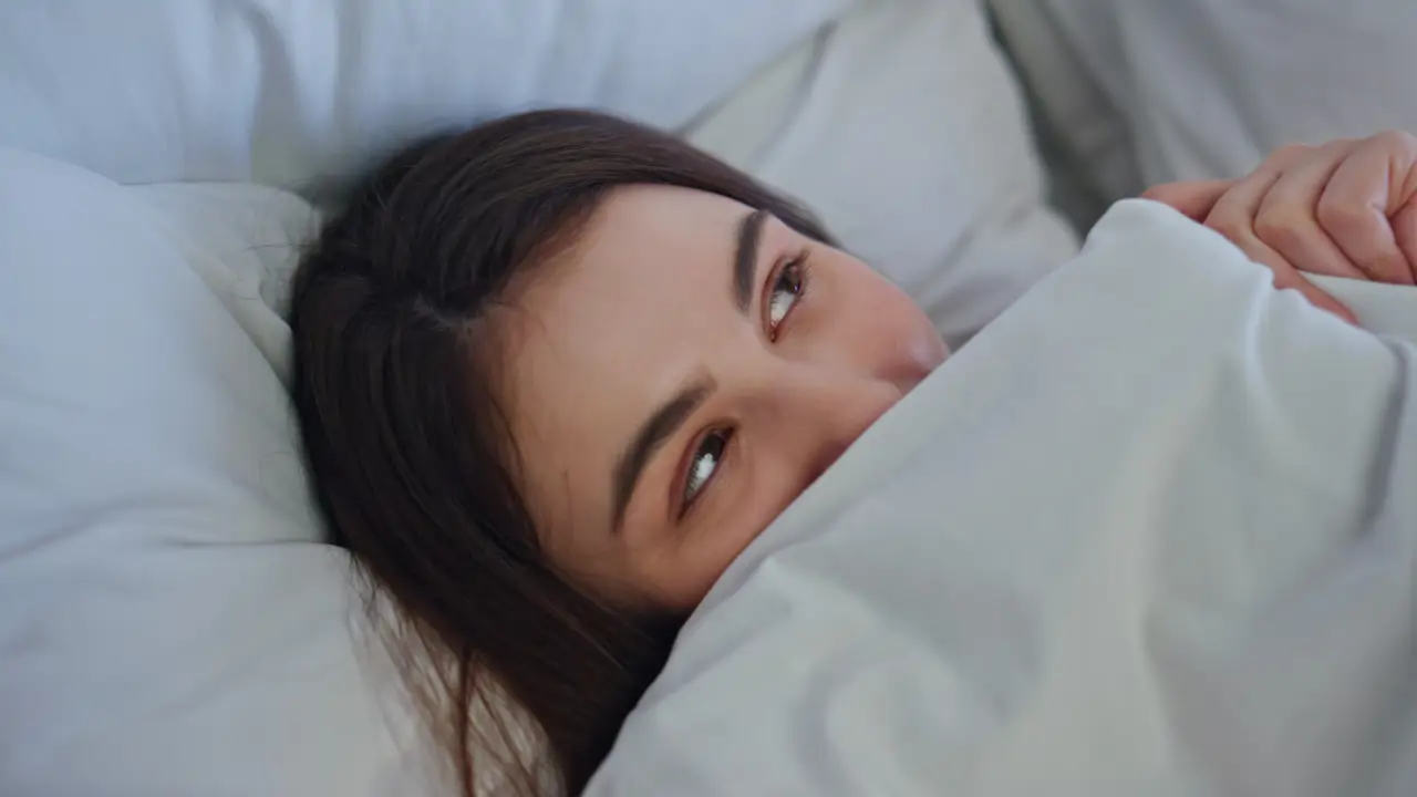 chica en cama