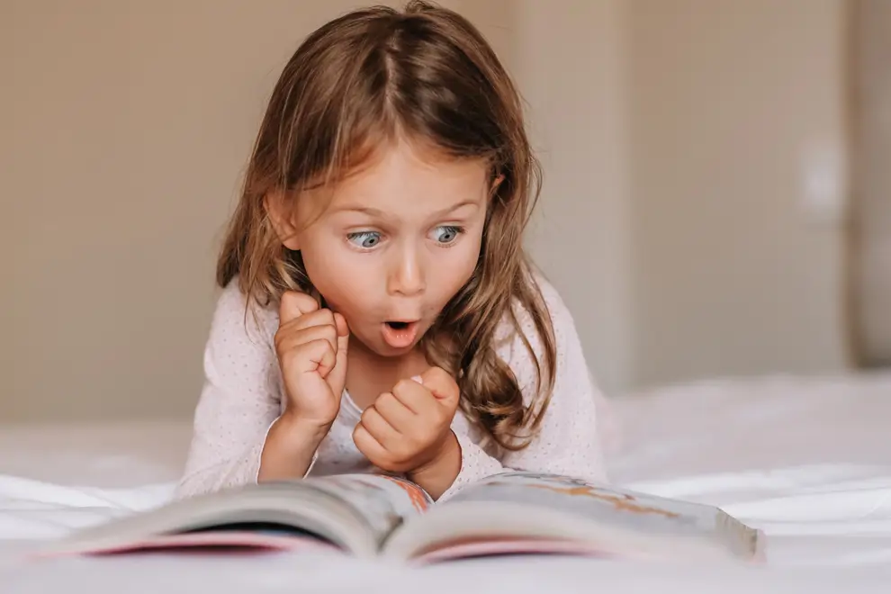 Niño leyendo 