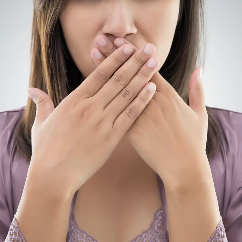 ¿Por qué tengo mal aliento si me lavo los dientes 3 veces al día? 