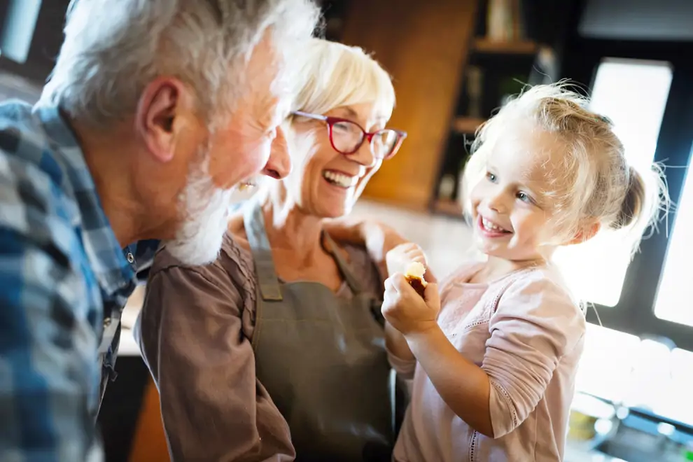 El 27% de los abuelos dedica más de 10 horas a la semana a cuidar de sus nietos