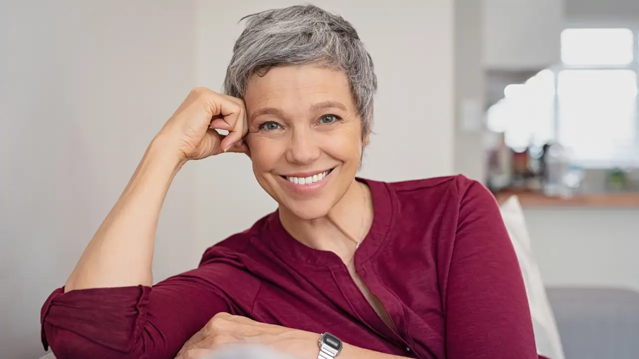 Mujer con canas