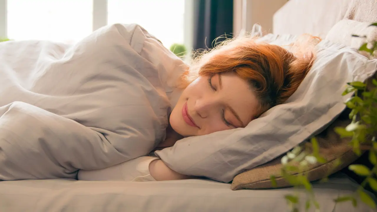 ¿Dormir mucho envejece o rejuvenece? Esto es lo que dice la ciencia