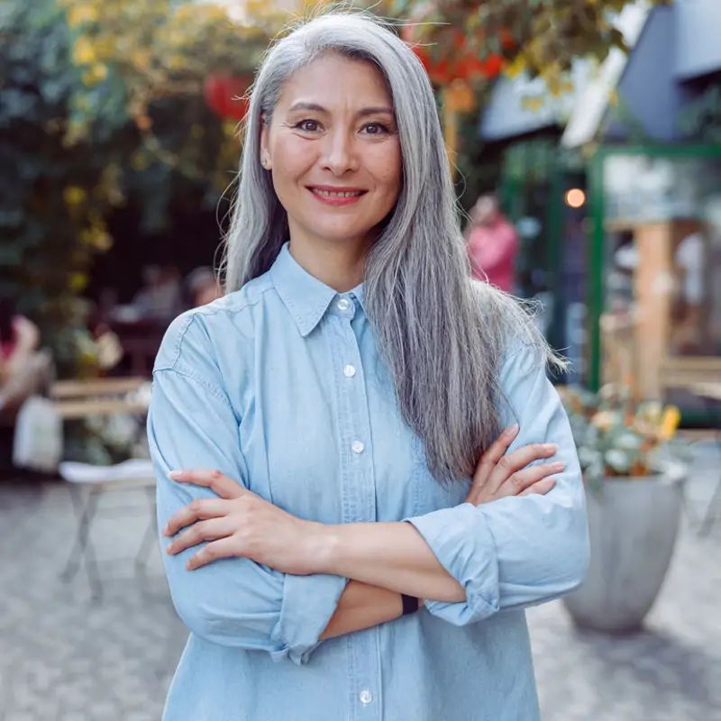 mujer con canas