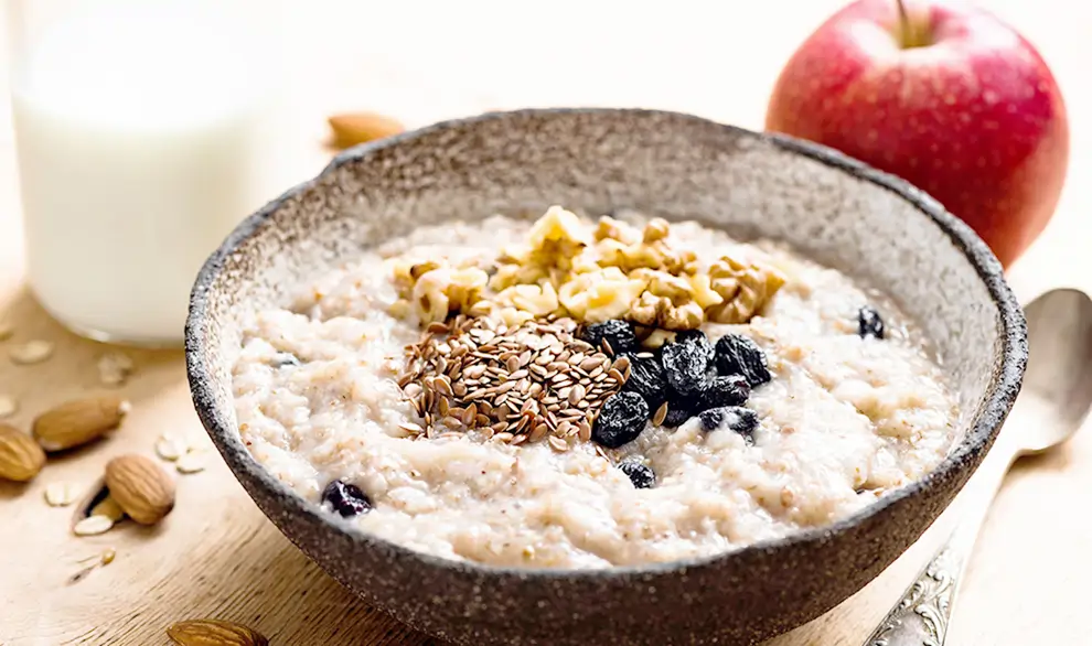 Desayuno-gachas-de-avena-con-semillas-y-pasas