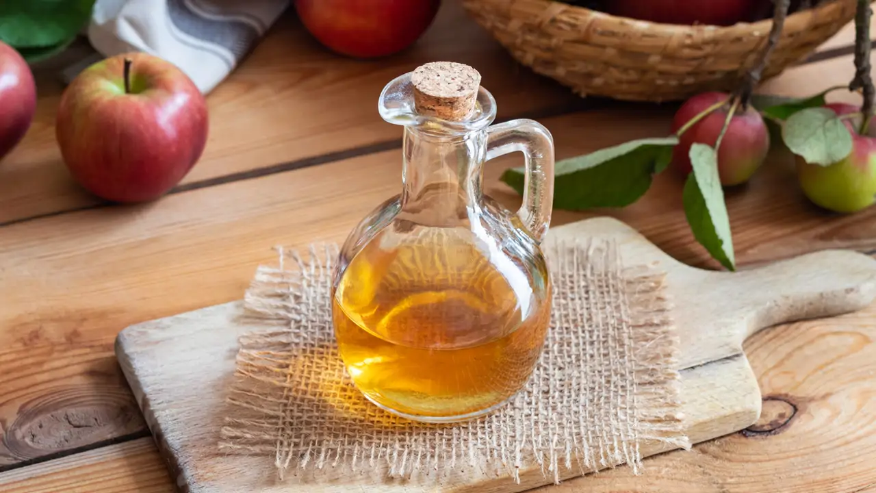 ¿De verdad es tan bueno tomar vinagre de manzana en ayunas? Lo que la ciencia dice en cada caso
