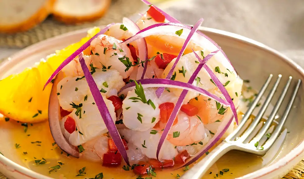 Ceviche de langostinos, merluza y naranja