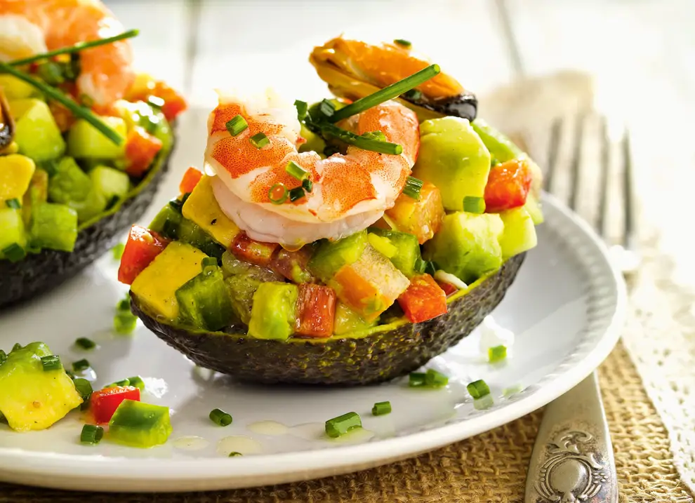 Aguacate relleno de langostinos y mejillones