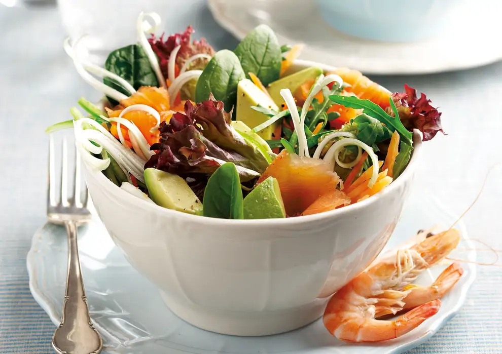 Ensalada de langostinos y salmón 