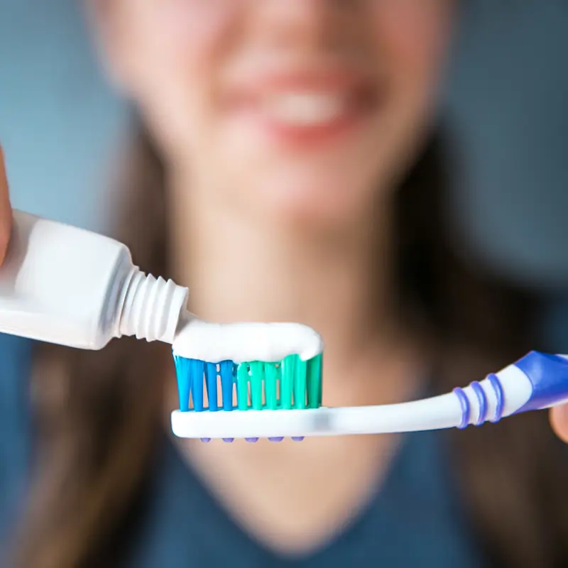 ¿Qué pasa si me lavo los dientes con bicarbonato para blanquear? Maria Jesús Bosch, odontóloga, responde tajantemente