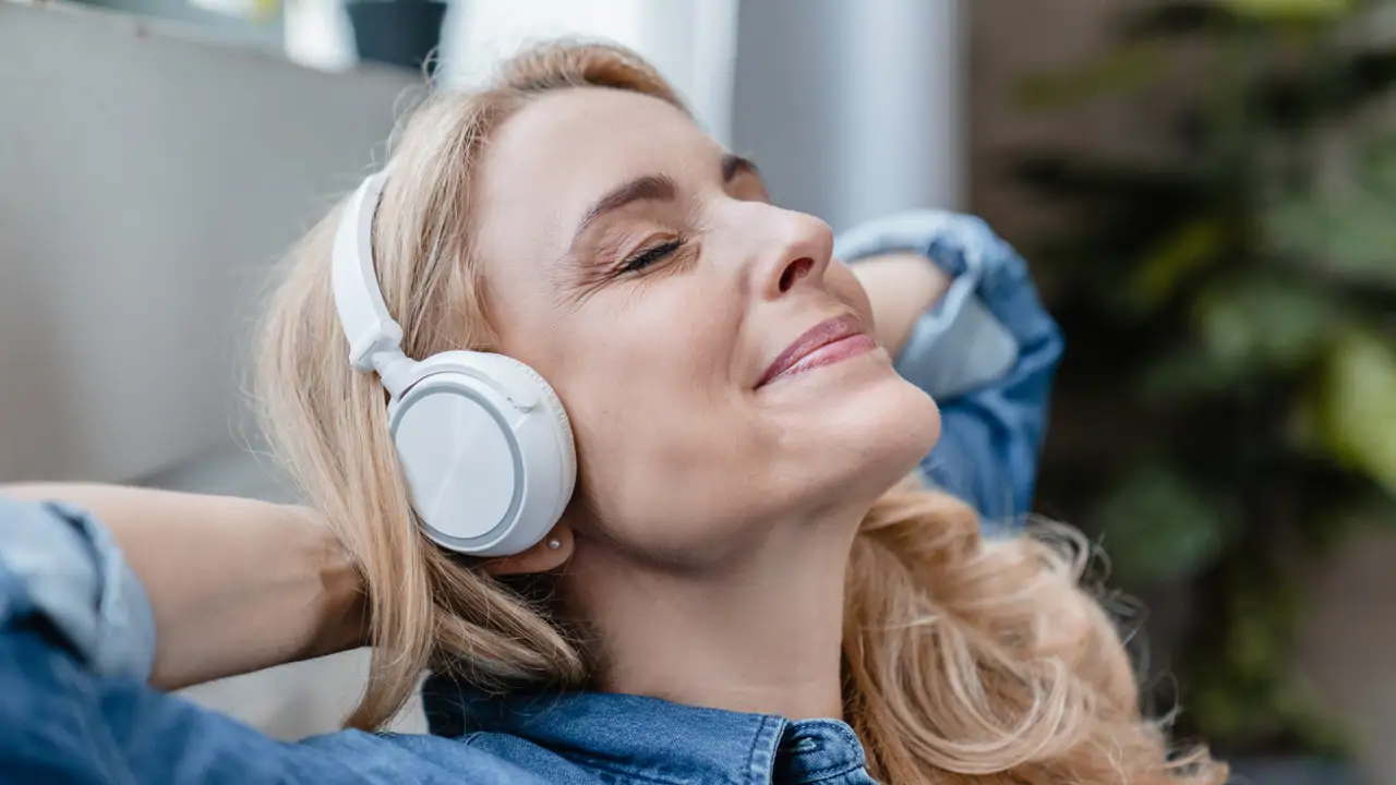 7 ejercicios para relajarse en casa fáciles y efectivos, avalados por la psicología