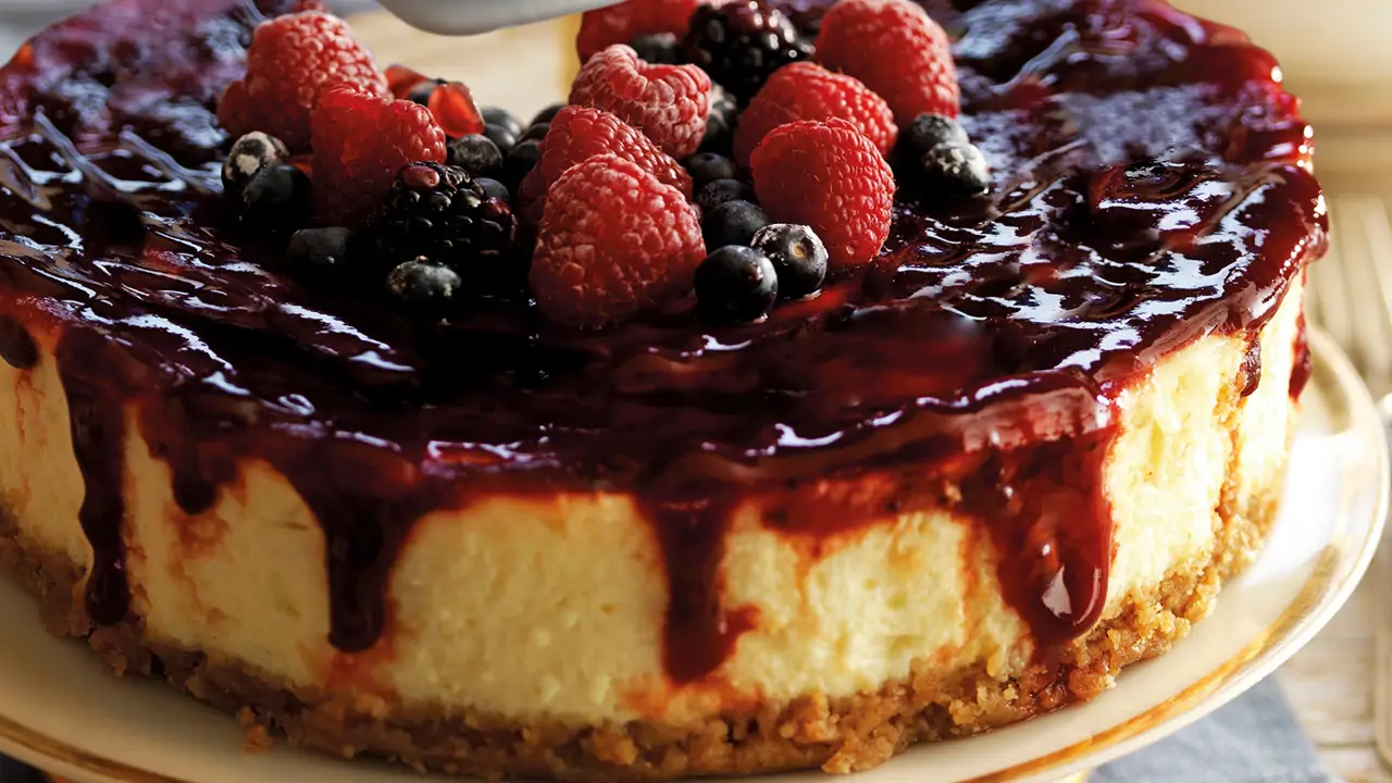 Cheesecake con mermelada y frutos rojos