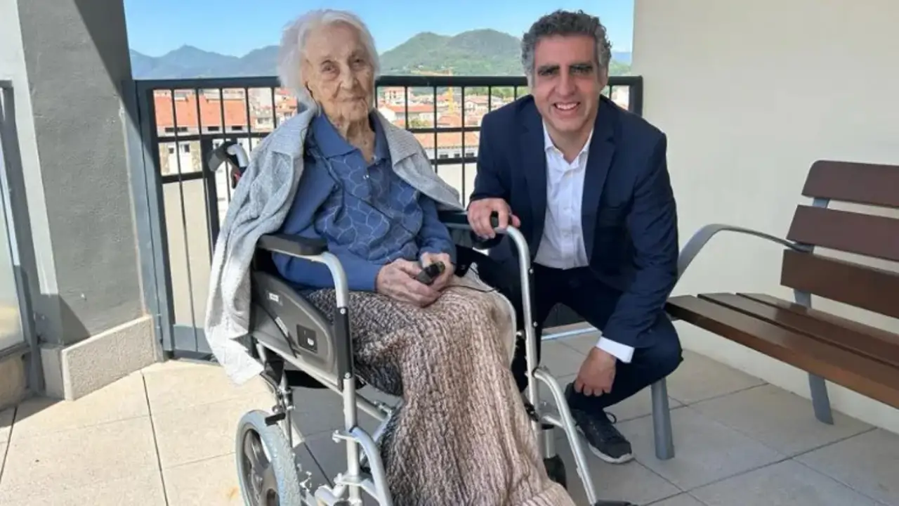 Dr  Esteller