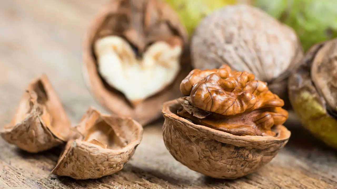 Qué le pasa a tu cuerpo si comes nueces todos los días a media mañana 