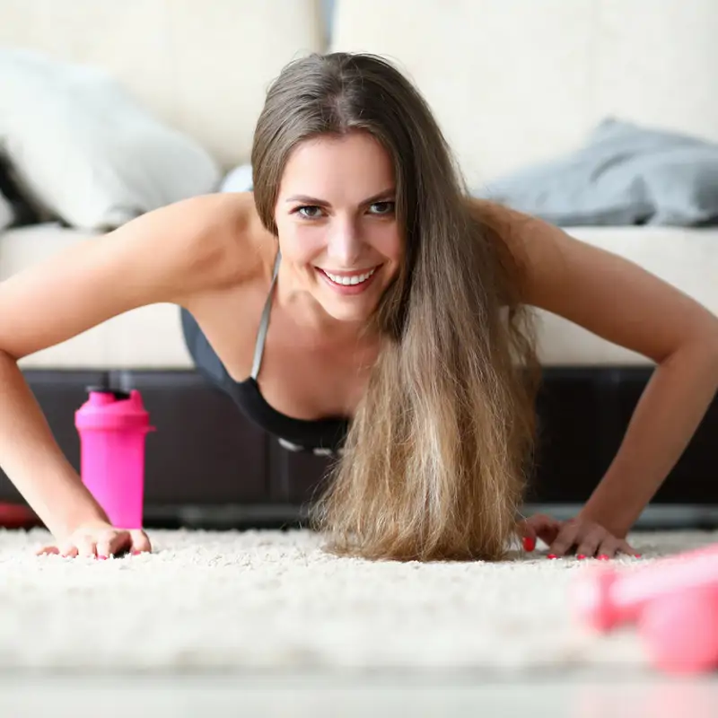10 ejercicios fáciles y efectivos para fortalecer el core sin machacarte haciendo abdominales