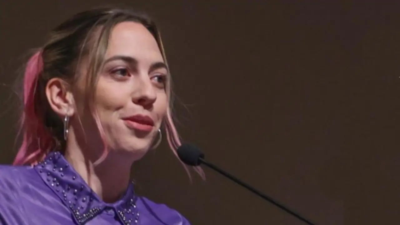 Lucía Almagro, científica: “Cuando utilizo un baño público, no limpio la taza del váter con papel, tampoco cojo el primer trozo de papel higiénico”