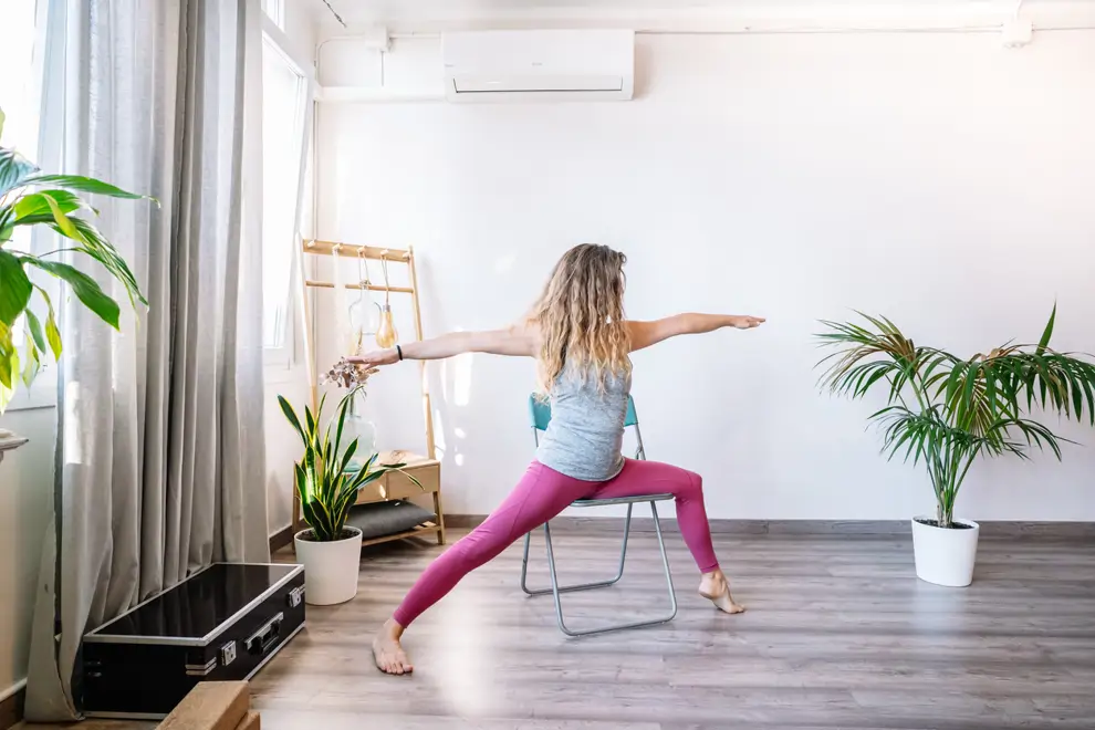 Yoga en silla guerrero